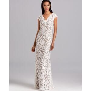 Tadashi Shoji V Neck Cap Sleeve Two-Tone Scalloped Sequin Gown White 14 Formal